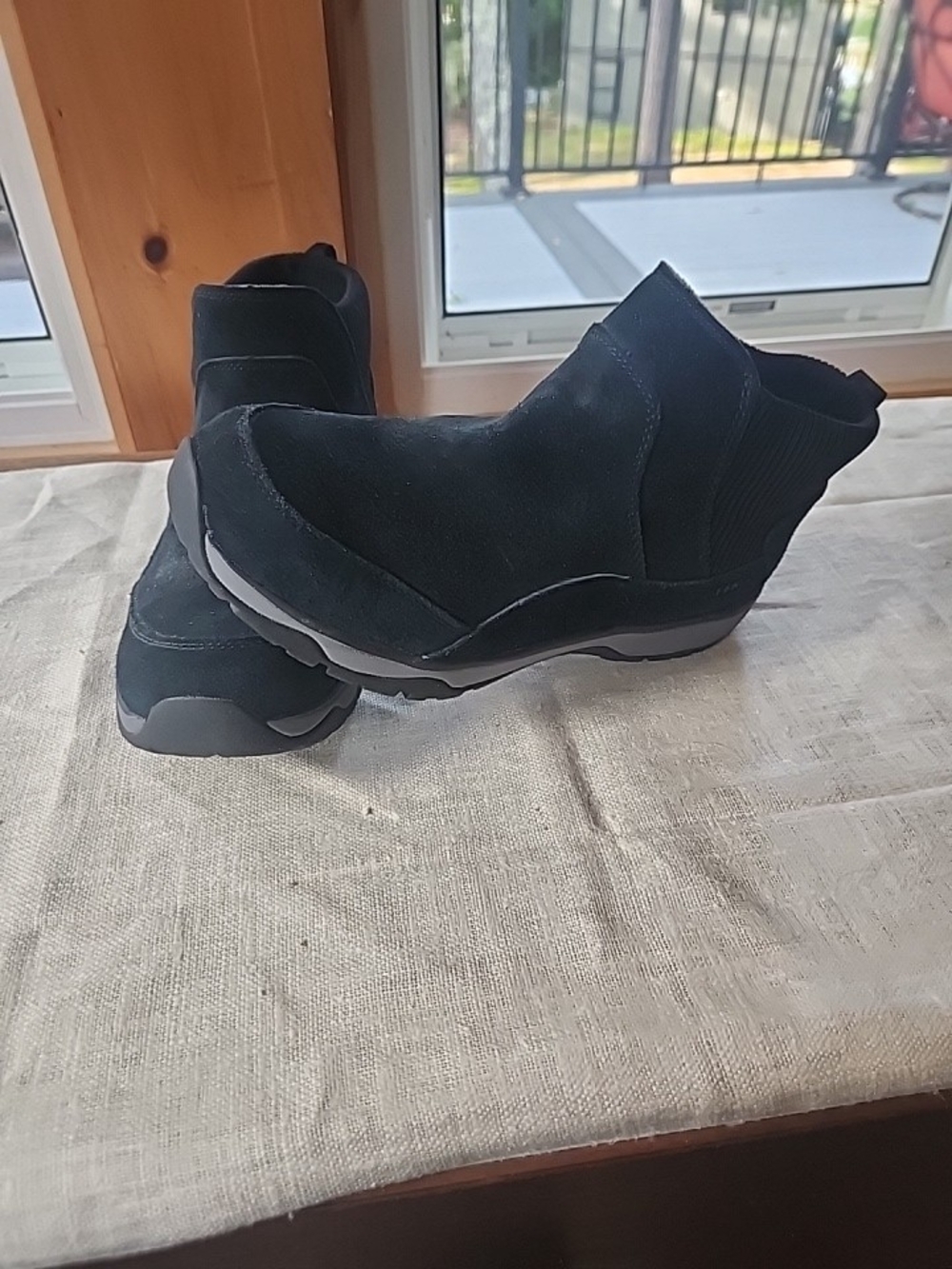 Womens 8 Black Slip-On Suede LlBeanBoot-Sneakers